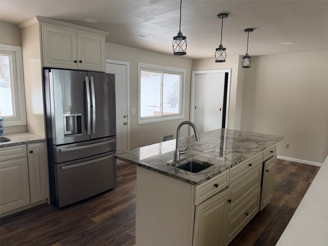 Building Photo - 17 Dover Dr