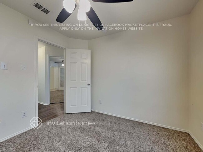 Building Photo - 905 Hidden Oaks Dr