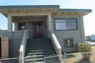 Building Photo - 1203 York St