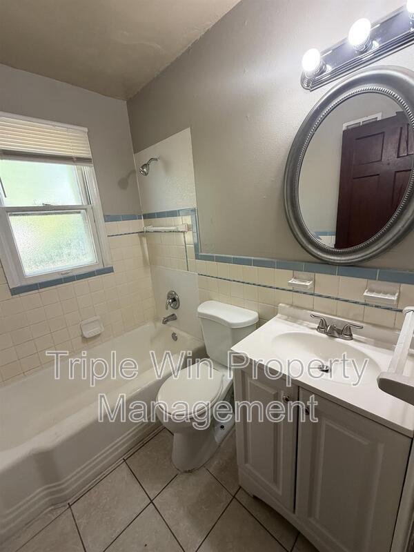 Building Photo - 7417 Pleaseway Dr