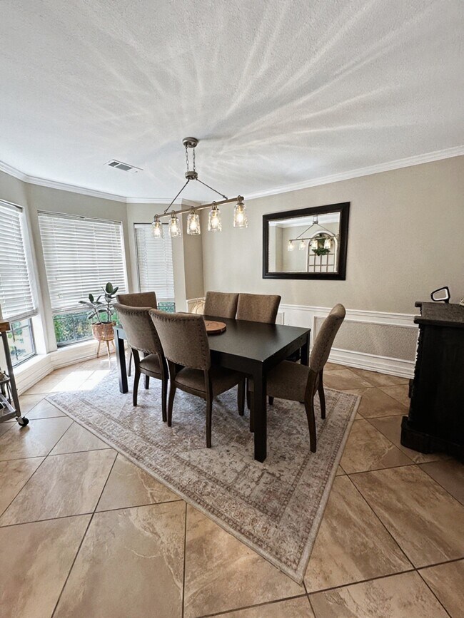 Building Photo - 3934 Cypress Lake Dr