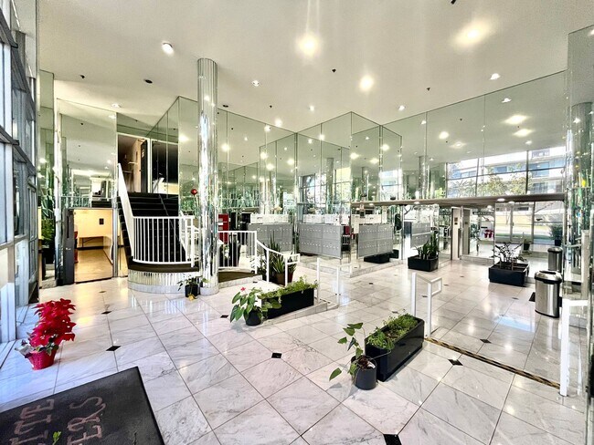 Building Photo - Perfectly situated 2 bedroom and 2 bathroom !