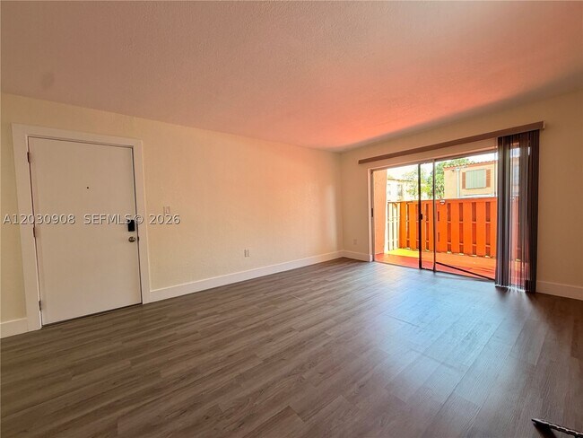 Building Photo - 7225 Miami Lakes Dr