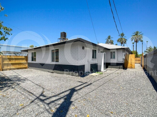 Building Photo - 2109 W Hayward Ave