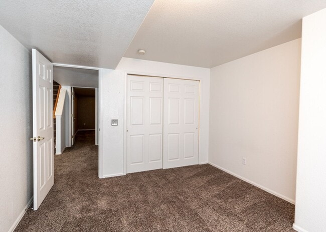 Building Photo - 4 Bed Rancher in District 20!!!