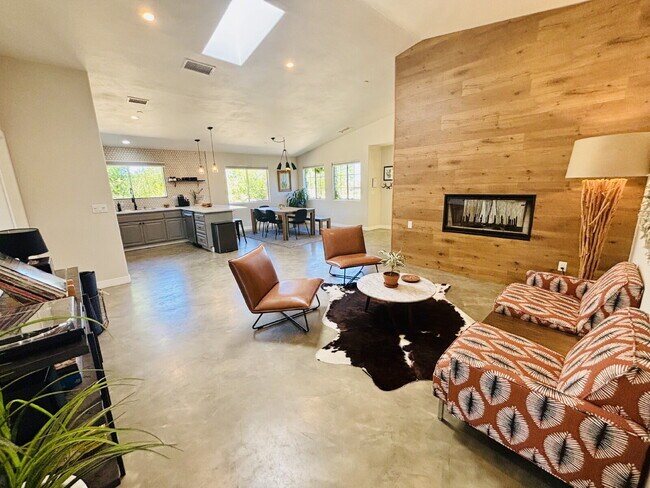 Building Photo - Rare Opportunity for Spacious, Modern Sout...