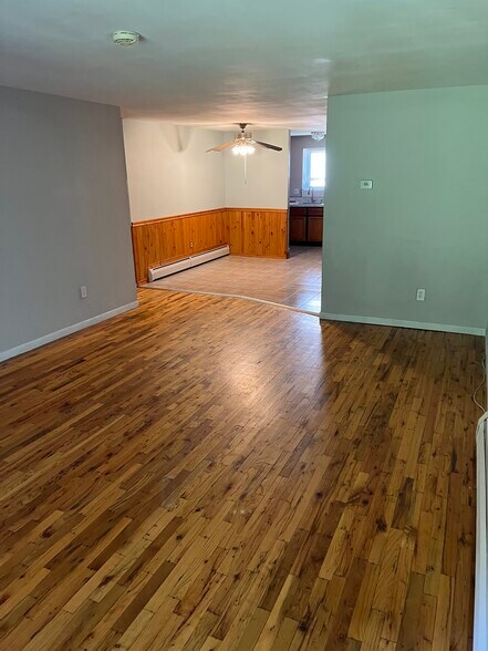 Building Photo - 12 Carillon Dr
