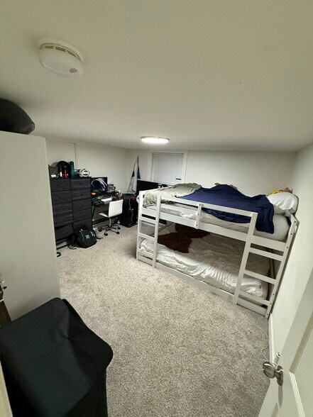 Building Photo - 1124 S Powerline Rd