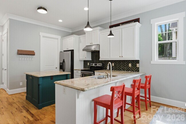 Building Photo - 2724 Holt St