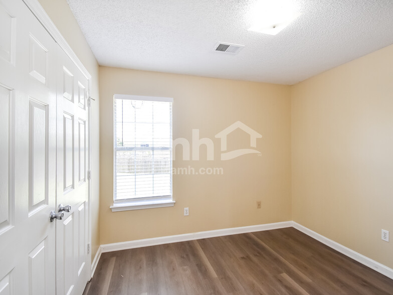 Building Photo - 4851 Phipps Dr