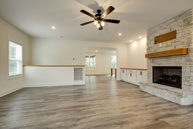 Building Photo - 420 Stonemeadow Rd