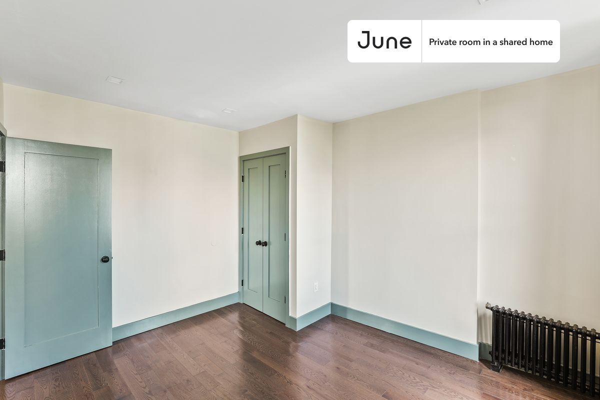 Building Photo - Private bedroom in 2 bed/1 bath Home