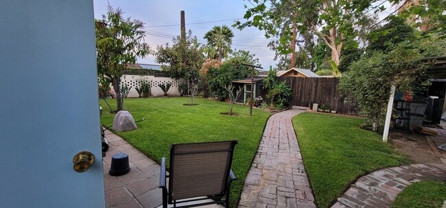 Building Photo - Room Rental Glendora