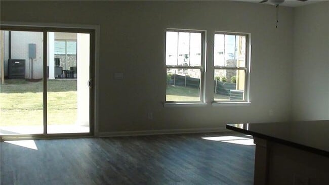 Building Photo - 1174 Lake Dr SW