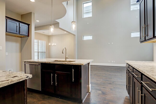 Building Photo - 4851 Benning Dr