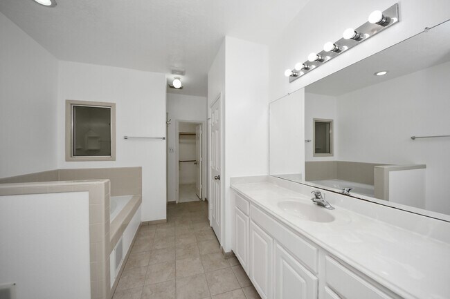 Building Photo - 3138 Waters View Dr