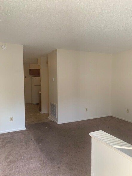 Building Photo - 1046 Bay St