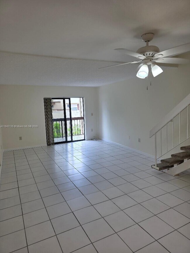 Building Photo - 1121 SW 105th Ave