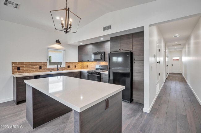 Building Photo - 1436 E Pierce St