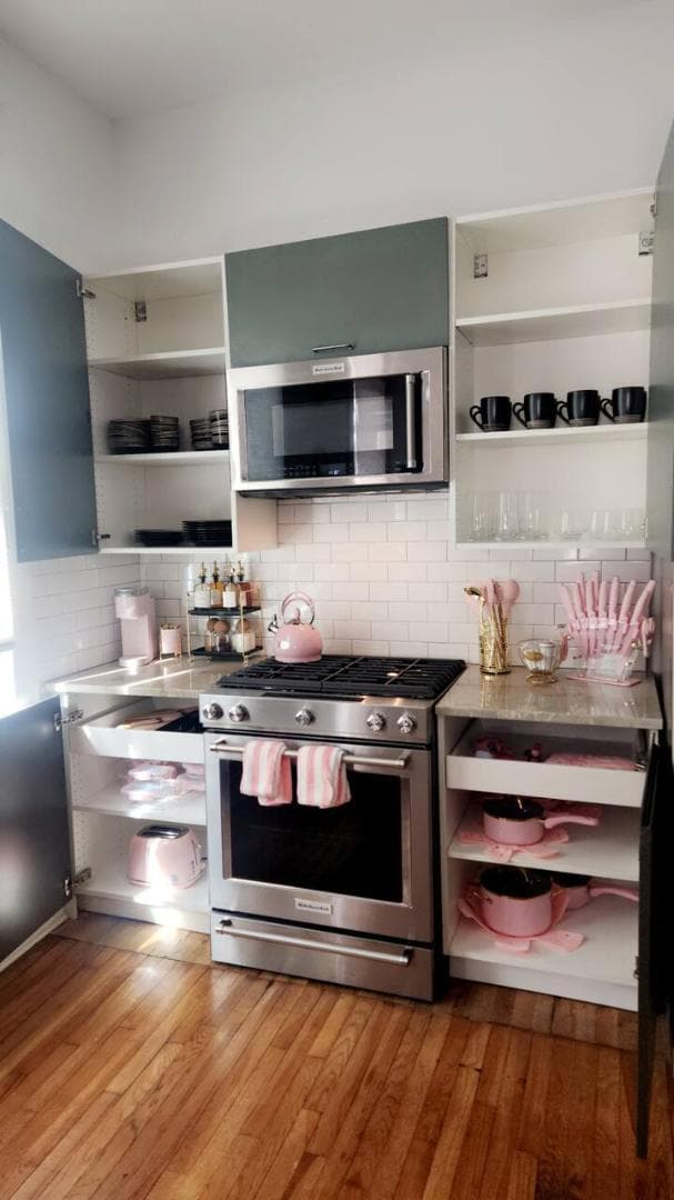 Building Photo - 2030 Young Ave