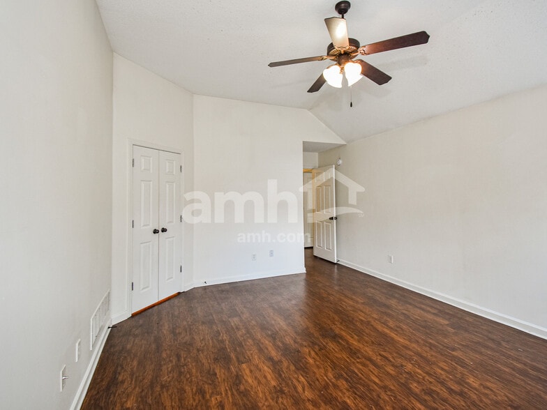 Building Photo - 4288 Genevieve Dr