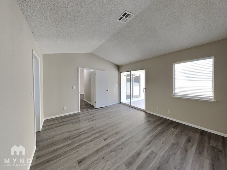 Building Photo - 5825 Goodsprings Ct