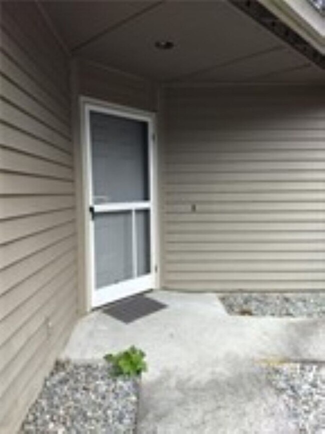 Building Photo - 285 SE Croston Ln