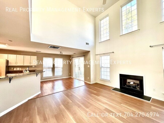 Building Photo - 9902 Redbud Tree Ct