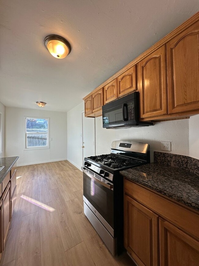 Building Photo - Charming Three Bedroom Near Westfield Park