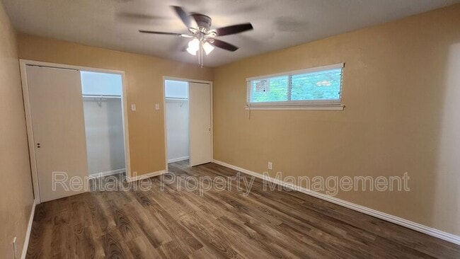 Building Photo - 704 Royce Dr
