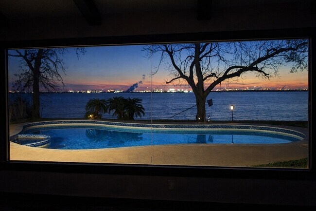 Building Photo - 5315 Bayway Dr