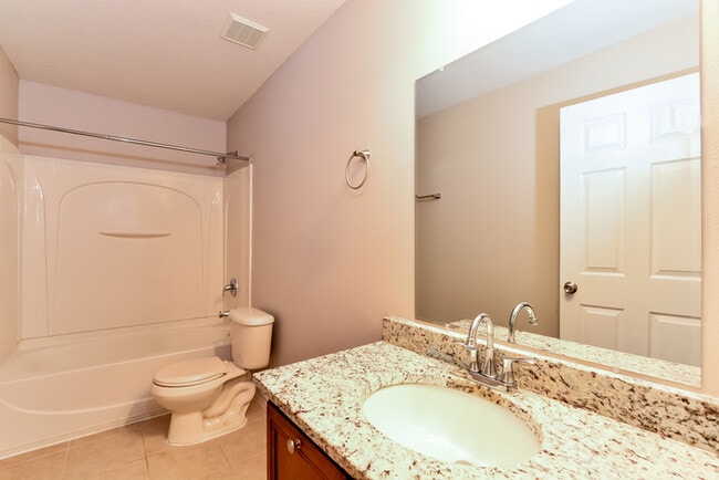 Building Photo - 1382 Karok St