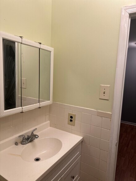 Building Photo - 209 Maple Hill Dr