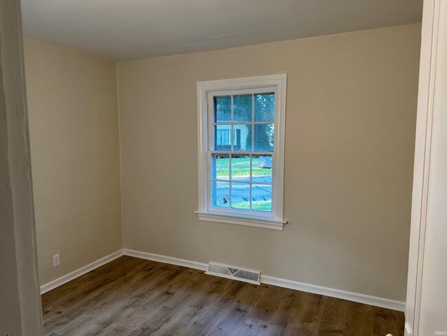 Building Photo - 539 Goshen Ave