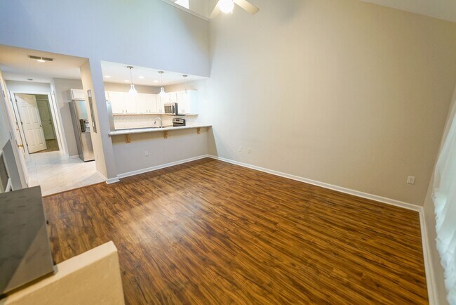 Building Photo - UPDATED 2 Bed / 2 Bath with LOFT in Summer...