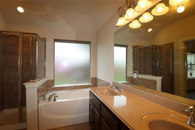 Building Photo - 3014 Pinecrest Dr
