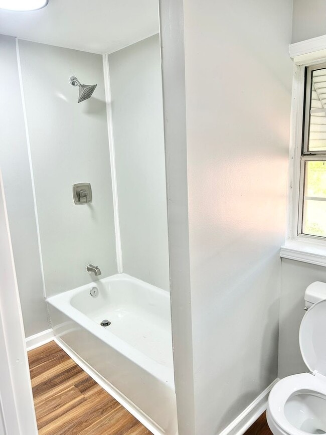 Building Photo - Newly Renovated 3BR Home Near Downtown & Medical District!