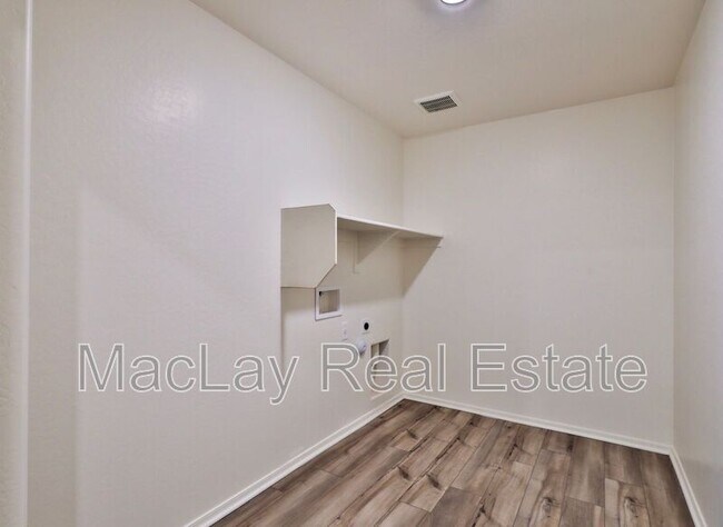 Building Photo - 3830 N Tulsa Ln