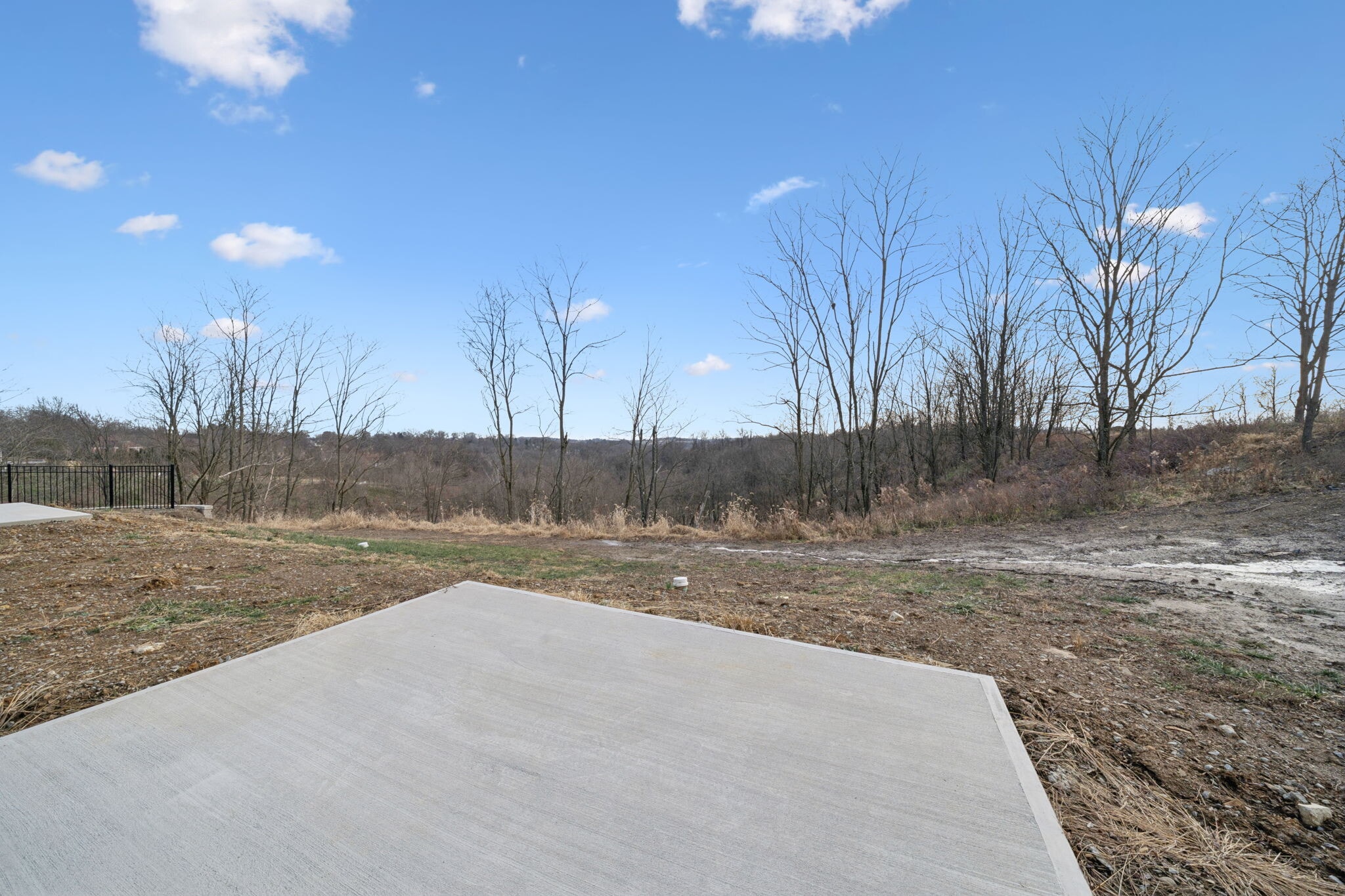 Building Photo - 2219 Lebanon Dr