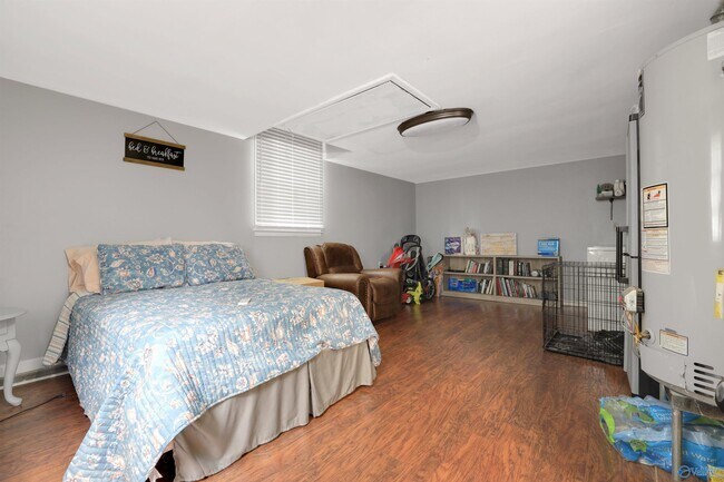 Building Photo - 619 Graycroft Dr SW