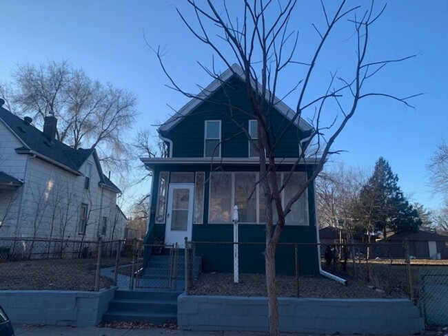 Primary Photo - Totally Updated 3 BR/2 BA Single-Family Ho...