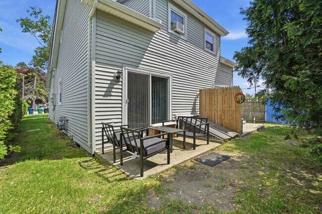 Building Photo - 205-207 Glen Dr