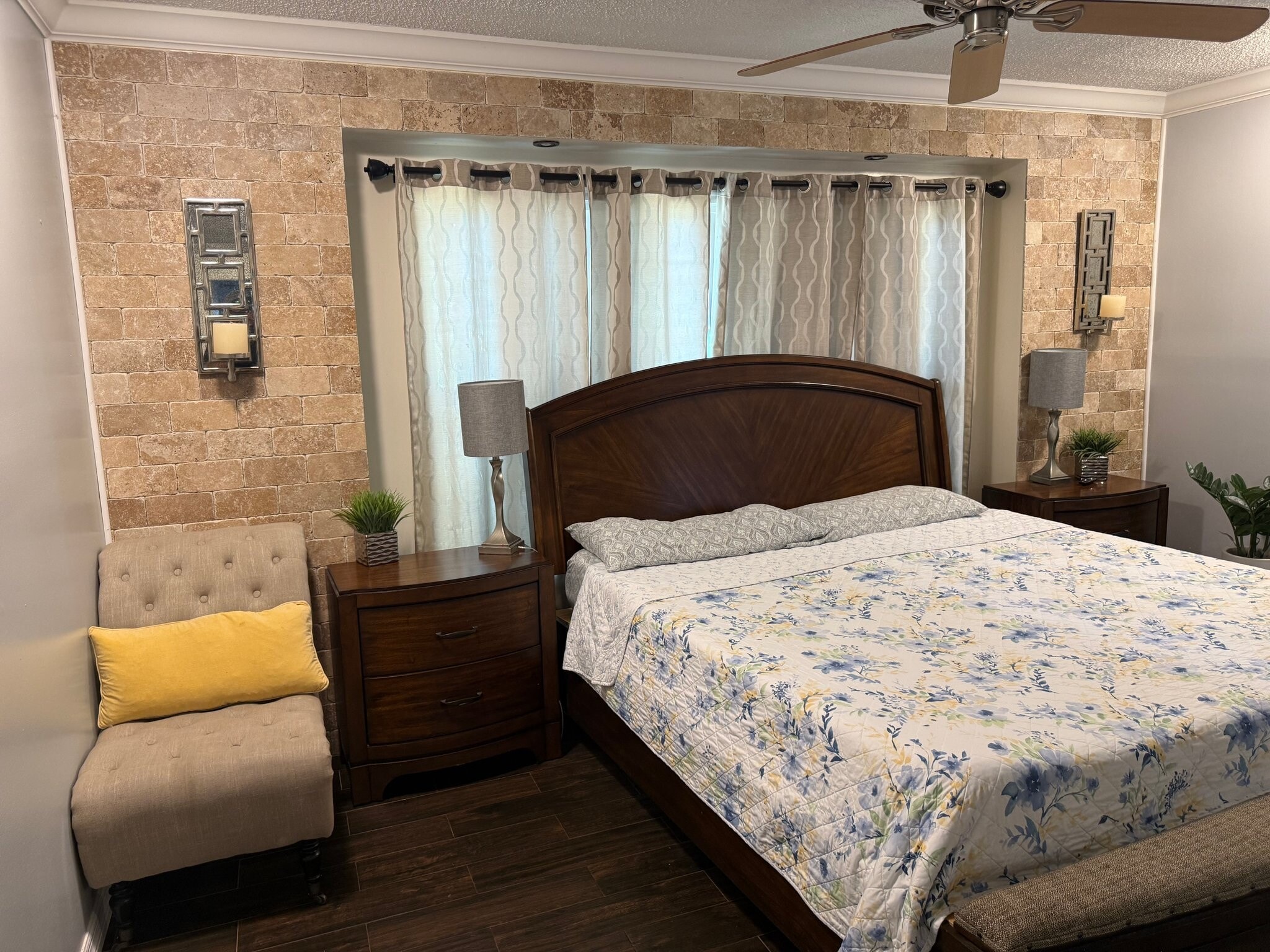 Building Photo - 914 W Cimmeron Dr