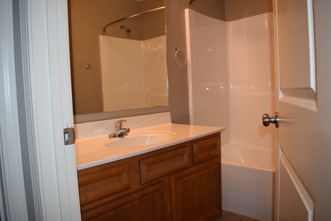 Building Photo - Large 2 story 3 bedroom 2 bathroom!