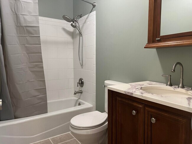 Building Photo - 110 Miller St