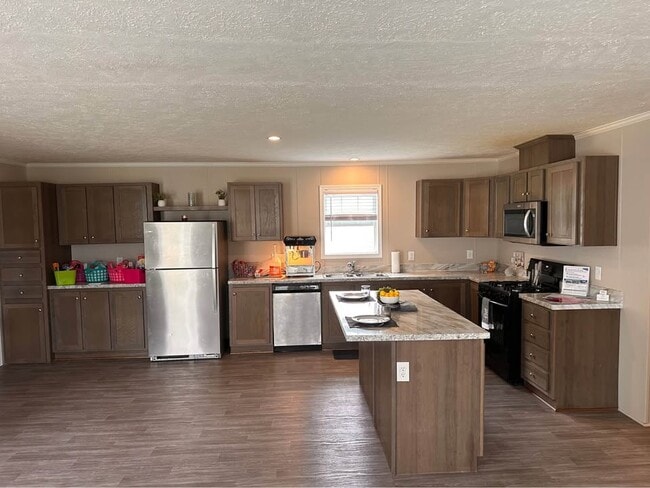 Building Photo - 330 Mosswood Ln