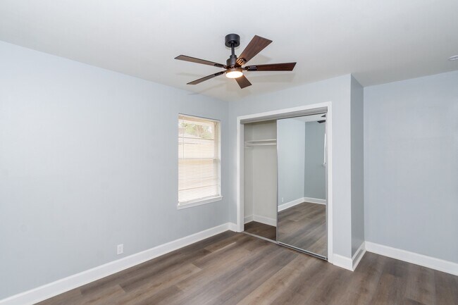 Building Photo - 5429 De Lange Ln