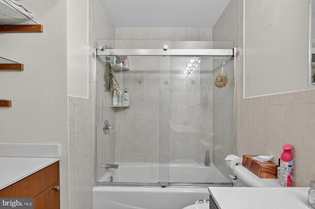 Building Photo - 825 N 29th St