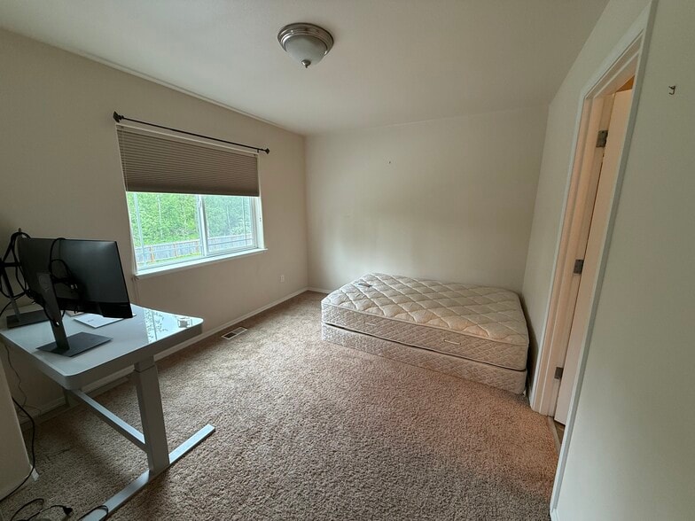 Guest Bedroom 02 - 4586 Campbell Park Loop