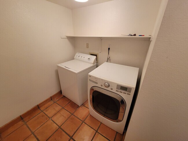 Building Photo - 9975 E Gray Hawk Dr